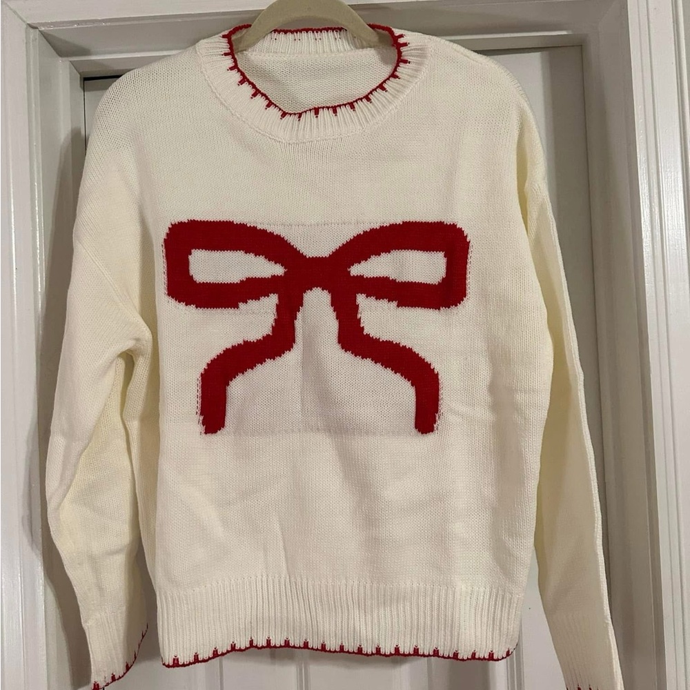 Source Unknown Cream Crewneck Sweater with Red Bow Motif